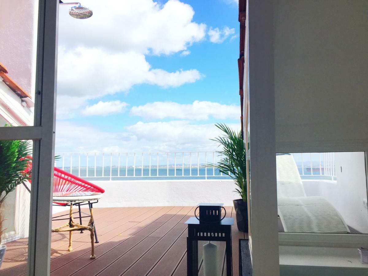 Apartment Design With Rooftop Terrace And 180-degree River&city Views Lisbon